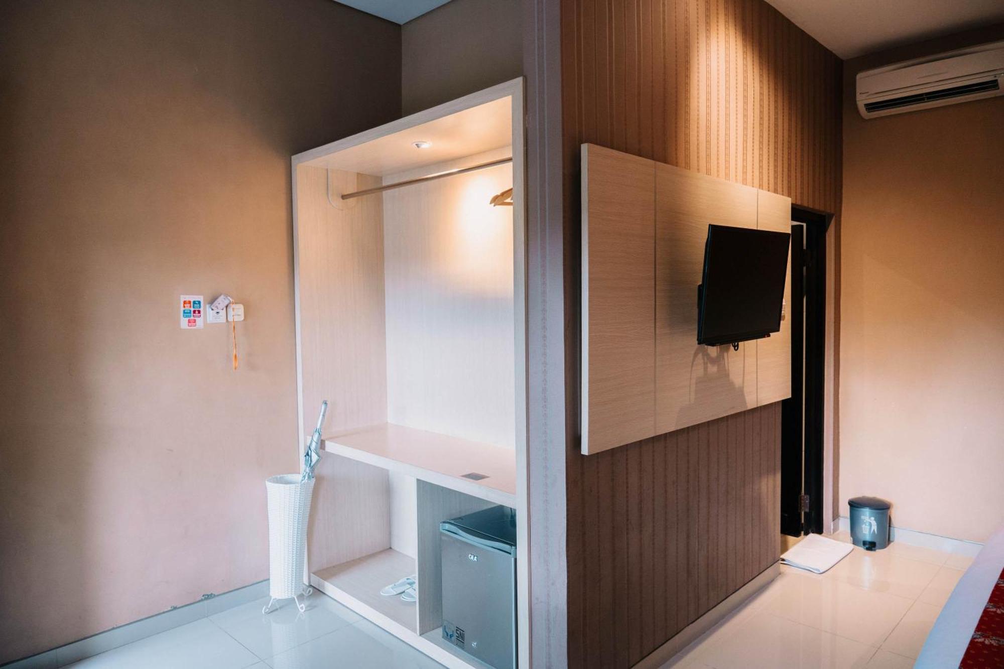 โรงแรม นิว เซอร์ยา บันยูวังงี ภายนอก รูปภาพ