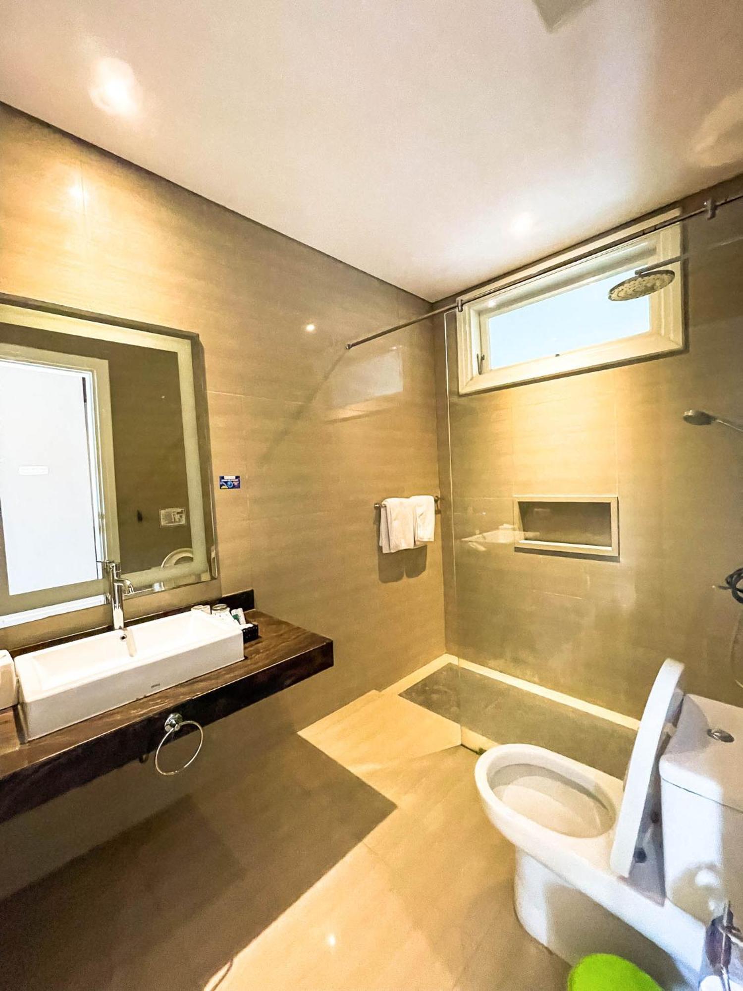 โรงแรม นิว เซอร์ยา บันยูวังงี ภายนอก รูปภาพ