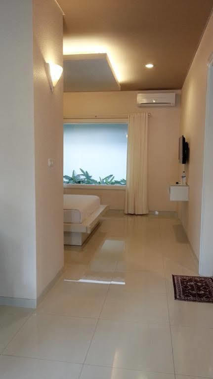 โรงแรม นิว เซอร์ยา บันยูวังงี ภายนอก รูปภาพ